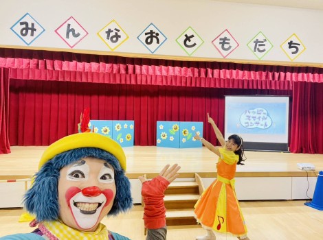 えみお姉さんとクラウンもっきー