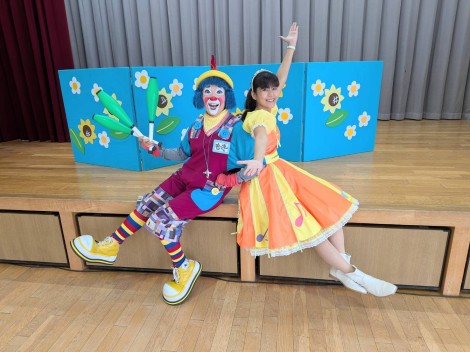 えみお姉さんとクラウンもっきー
